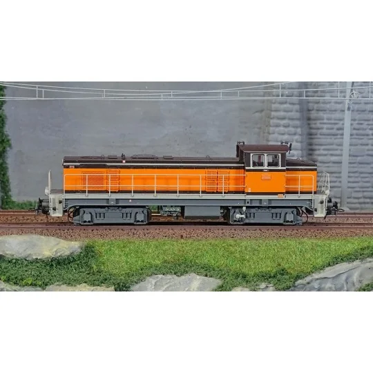 R37_HO41112-R37 HO41112 SNCF BB 63926 diesel locomotive, Orange livery, Villeneuve depot