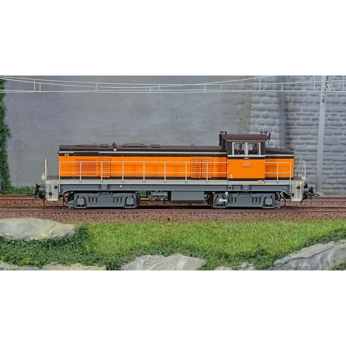 R37 HO41112 SNCF BB 63926 diesel locomotive, Orange livery, Villene...
