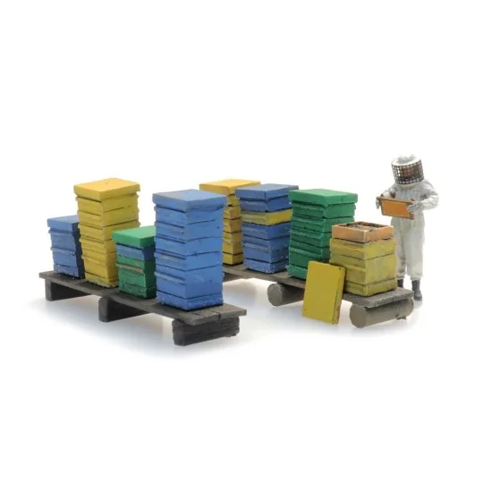 Arti_387.477-Artitec 387.477 Hives and beekeeper