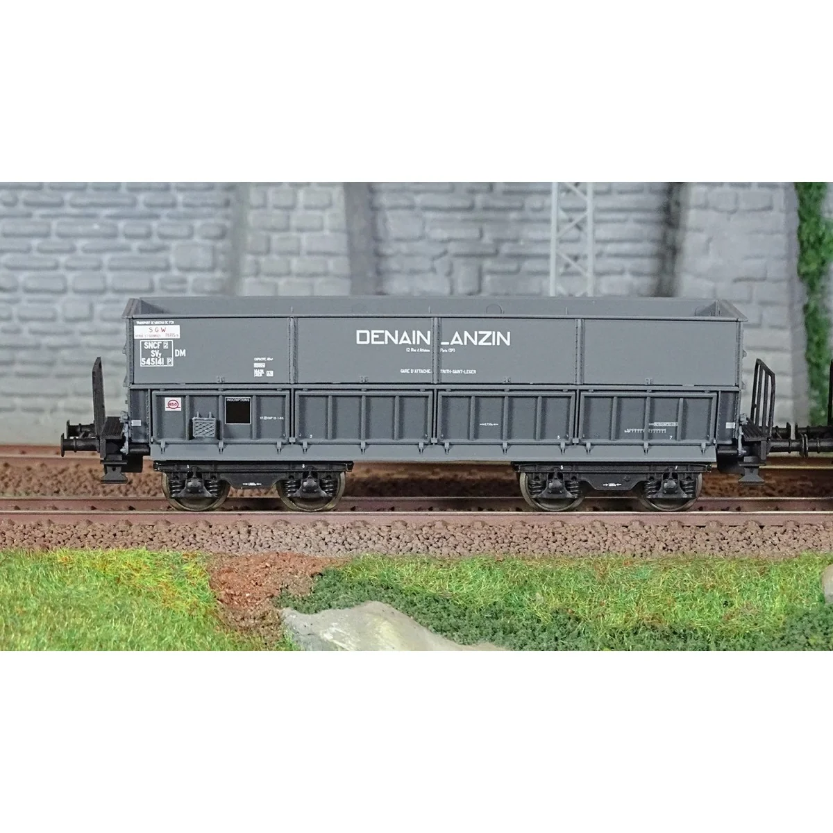 LS Models 31102 Set of 2 Hopper Wagons DM, DENAIN-ANZIN LS Models 31102 Set of 2 Hopper Wagons DM, DENAIN-ANZIN