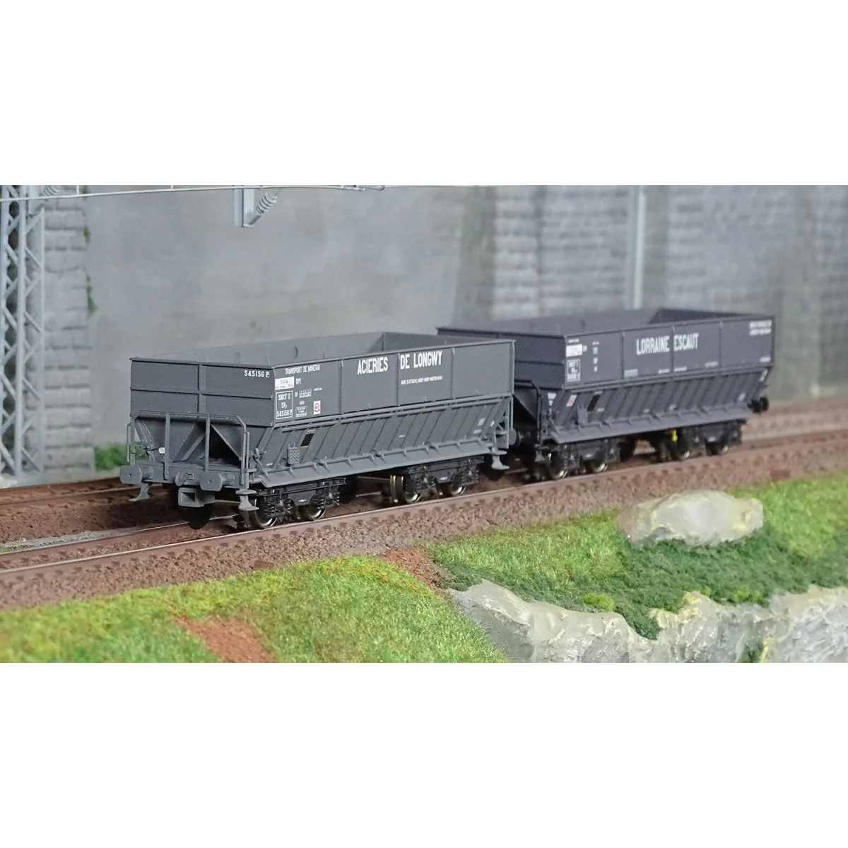 LS Models 31103 Set of 2 DM Hopper Wagons, Longwy Steel Works and L... LS Models 31103 Set of 2 DM Hopper Wagons, Longwy Steel Works and L...