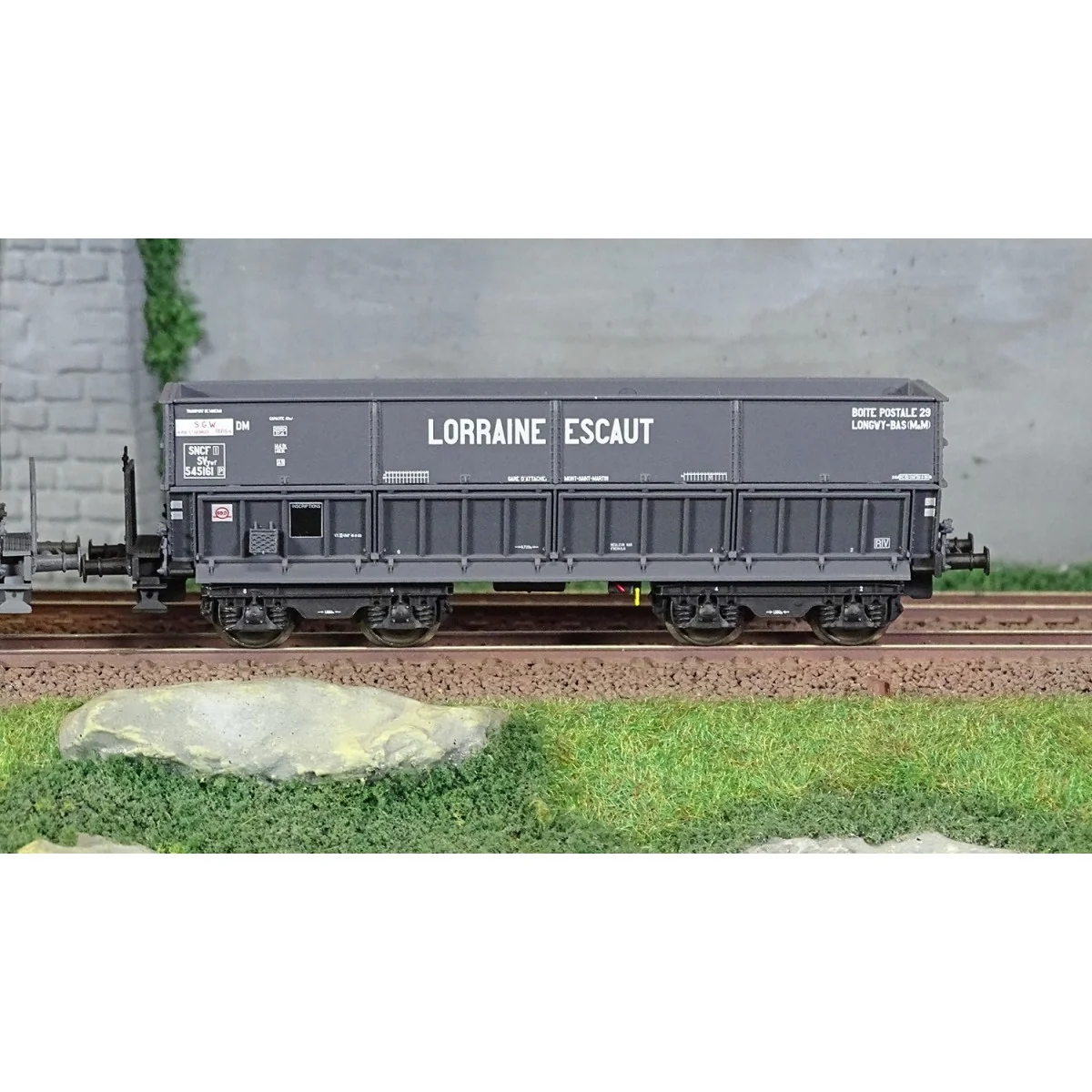 LS Models 31103 Set of 2 DM Hopper Wagons, Longwy Steel Works and L... LS Models 31103 Set of 2 DM Hopper Wagons, Longwy Steel Works and L...