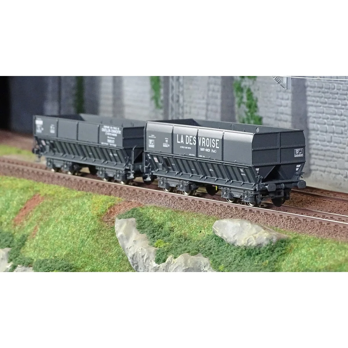 LS Models 31104 Set of 2 Hopper Wagons DM + DMH, CHATILLON-COMMENTR...