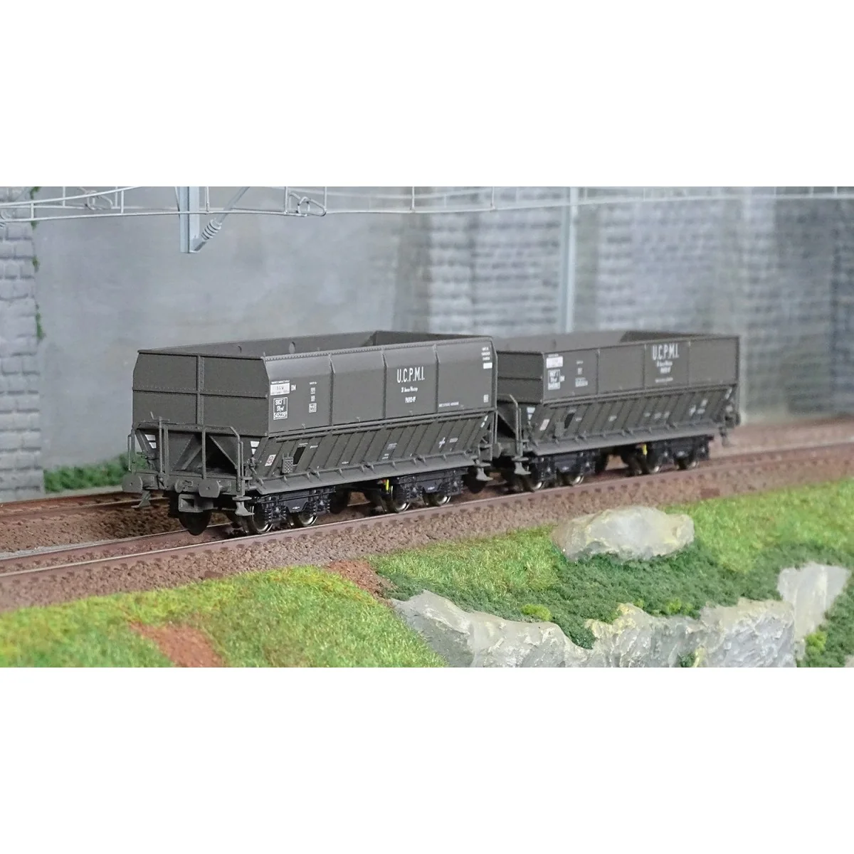 LS Models 31107 Set of 2 Hopper Wagons DM + DMH, UCPMI LS Models 31107 Set of 2 Hopper Wagons DM + DMH, UCPMI