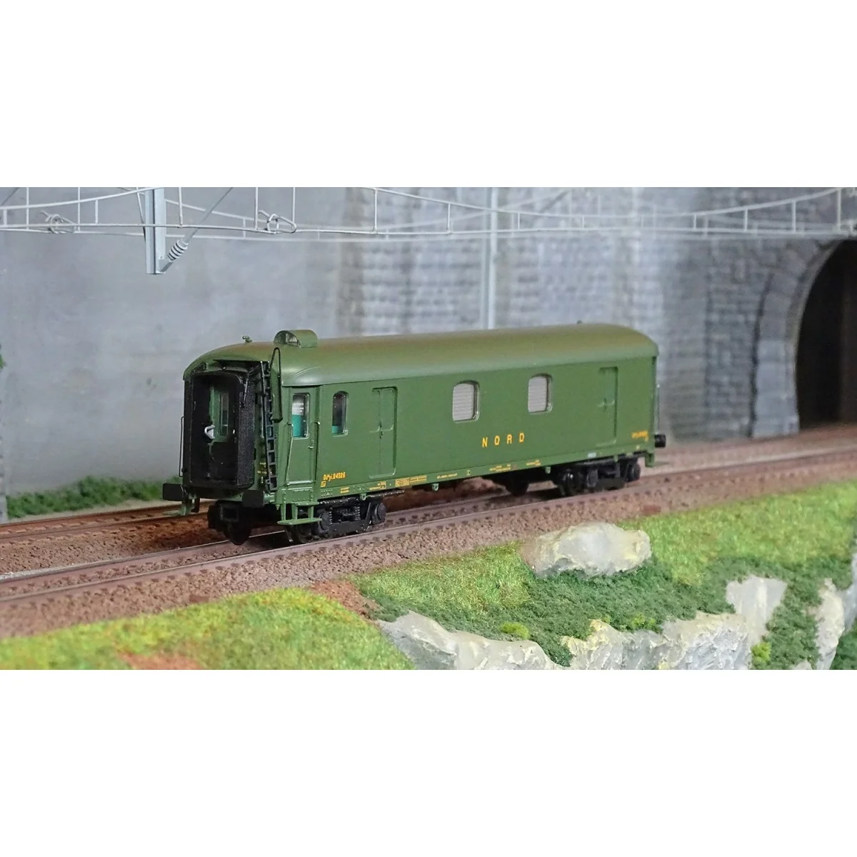 Ls Models 31203 Van Dd4yi, NORTH, green, black chassis, green roof,... Ls Models 31203 Van Dd4yi, NORTH, green, black chassis, green roof,...