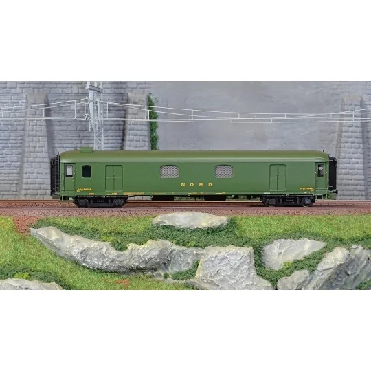 Lsm_31203-Ls Models 31203 Van Dd4yi, NORTH, green, black chassis, green roof, lighting