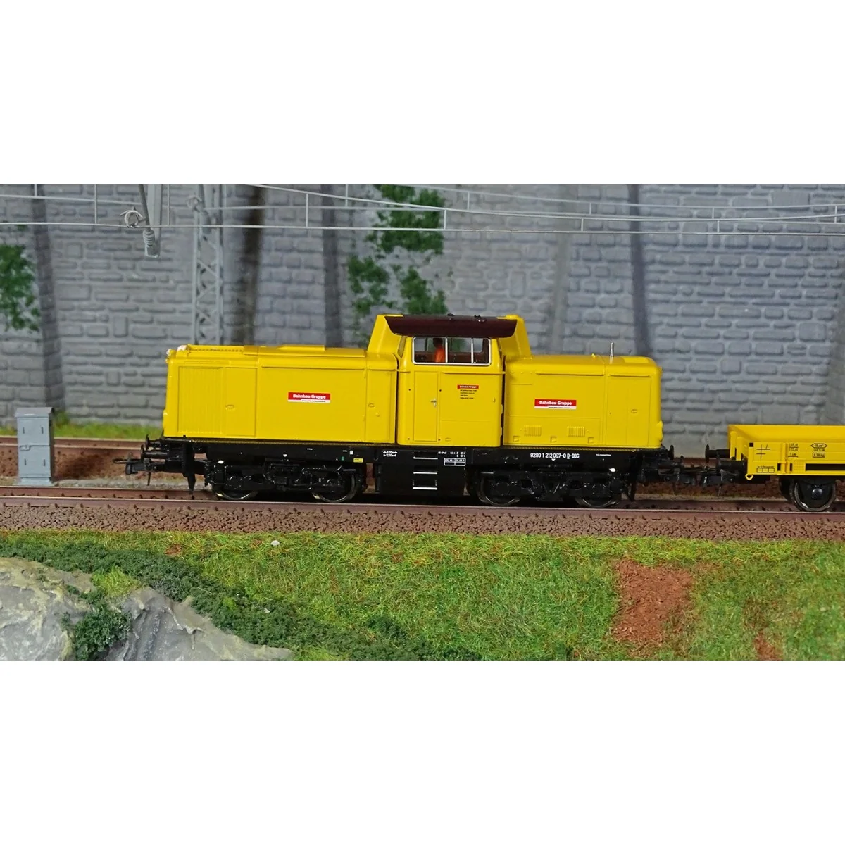 Roco 5100002 Starter set of a Class 212 diesel locomotive with a cr...