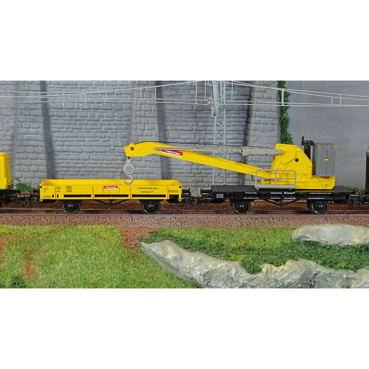 Roco 5100002 Starter set of a Class 212 diesel locomotive with a cr...