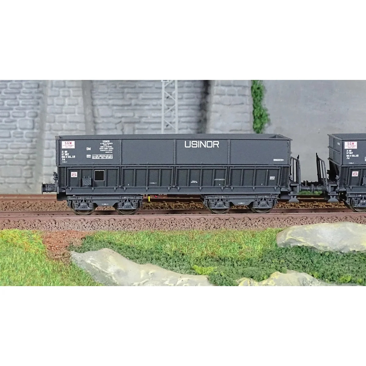 LS Models 31112 Set of 2 Hopper Wagons DM, USINOR and USINOR-LONGWY...