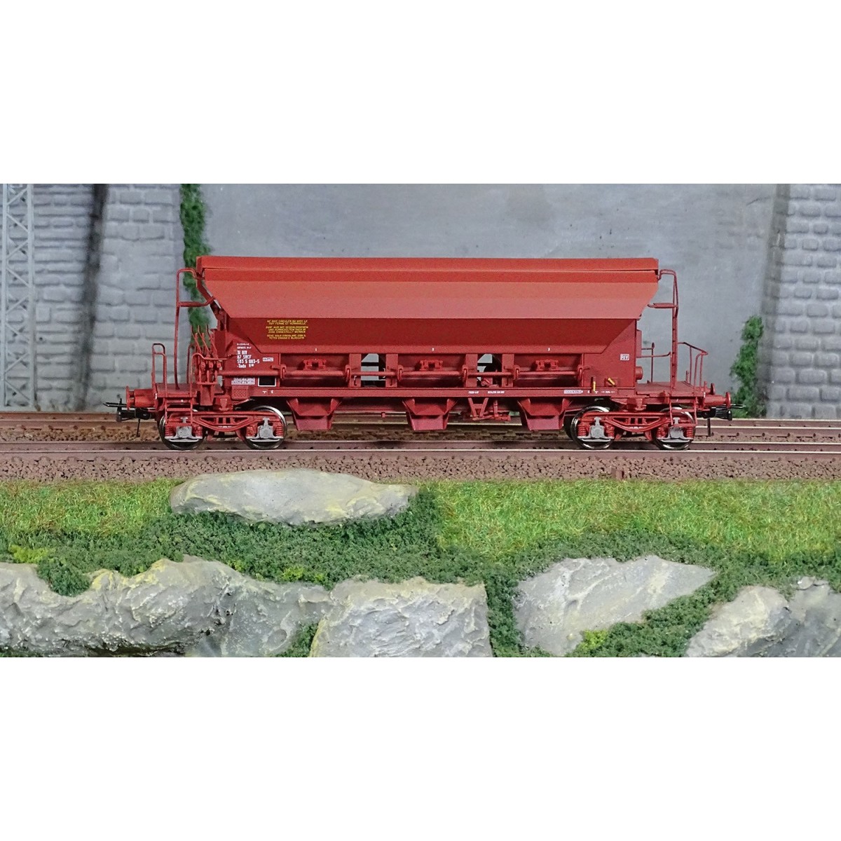 Ree models WB840 T8 hopper wagon, SNCF, ep. IV - WB-840