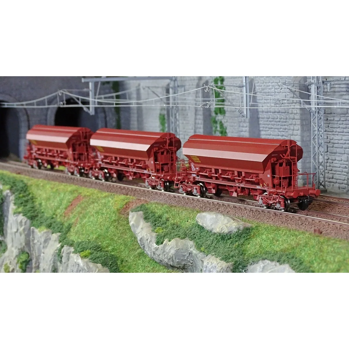 Ree models WB841 Set of 3 T8 Tads hopper wagons, SNCF, ep. IV - WB-841