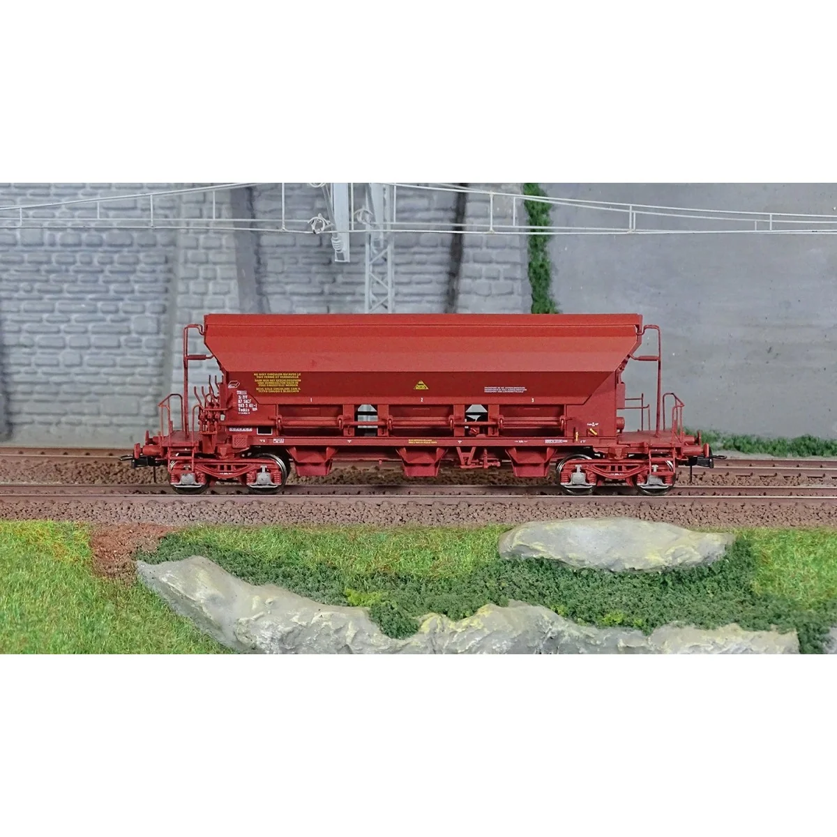 Ree models WB842 T8 hopper wagon Tadkks, SNCF, ep. IV-V - WB-842