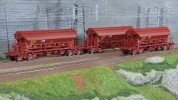 Ree models WB847 Set of 3 T8 hopper wagons Tadkks, SNCF, ep. VI