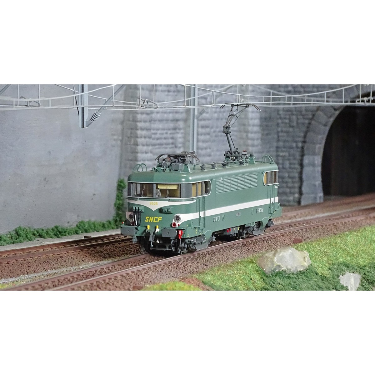 LS Models 10250S BB 9525 electric locomotive, SNCF, green, Béziers ...