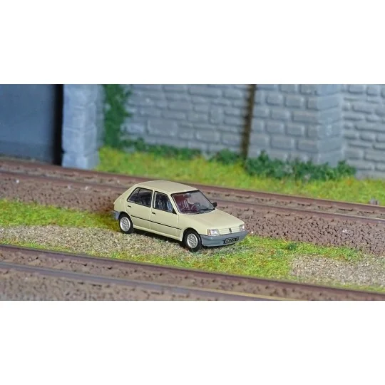 CB-150-Ree Modeles CB150 Voiture Peugeot 205 GE, Beige "Antilope"