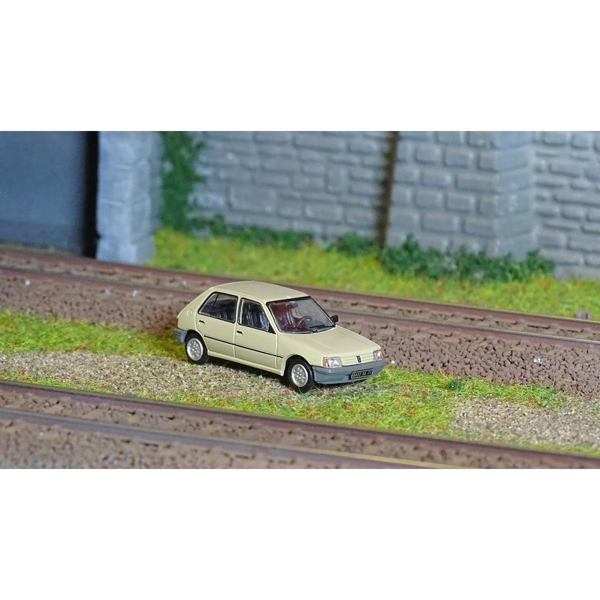 Ree Modeles CB150 Peugeot 205 GE Car, Beige "Antilope" - CB-150