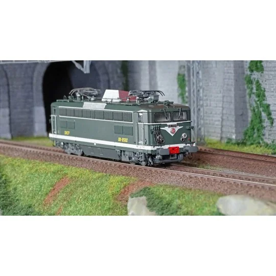 R37_HO41074-R37 HO41074 Locomotive électrique BB 8580, SNCF, verte, Villeneuve