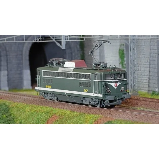 R37_HO41075-R37 HO41075 Locomotive électrique BB 8550, SNCF, verte, Villeneuve