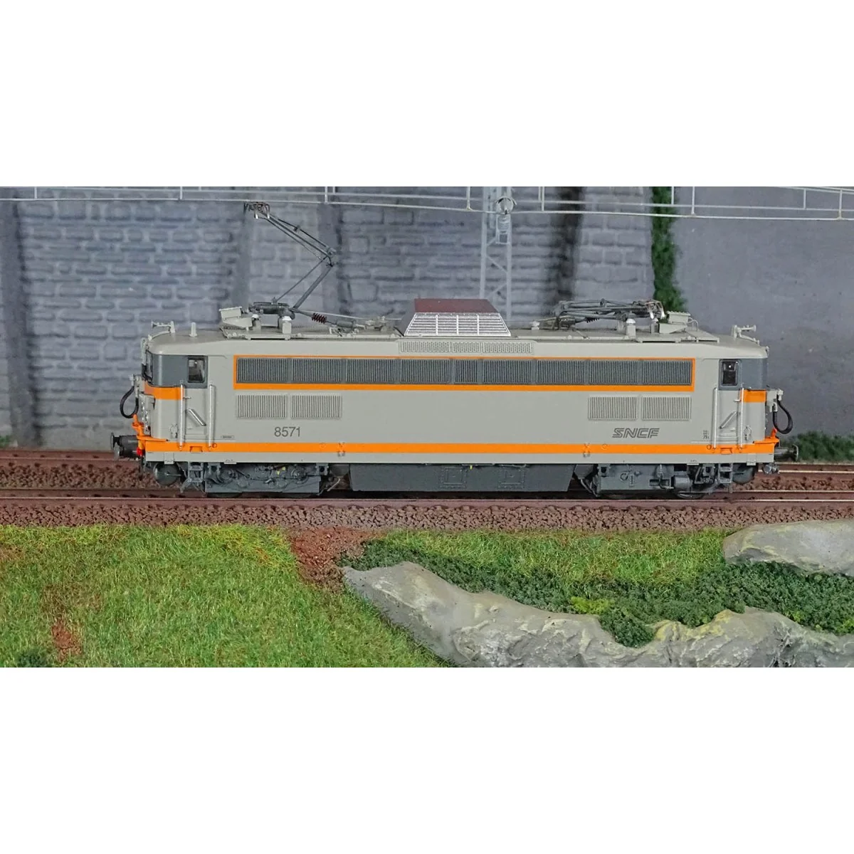 R37 HO41078 Locomotive électrique BB 8571, SNCF, Gris béton, Venissieux Rail 37 - R37 R37_HO41078 - 2 R37 HO41078 Locomotive électrique BB 8571, SNCF, Gris béton, Venissieux Rail 37 - R37 R37_HO41078 - 2