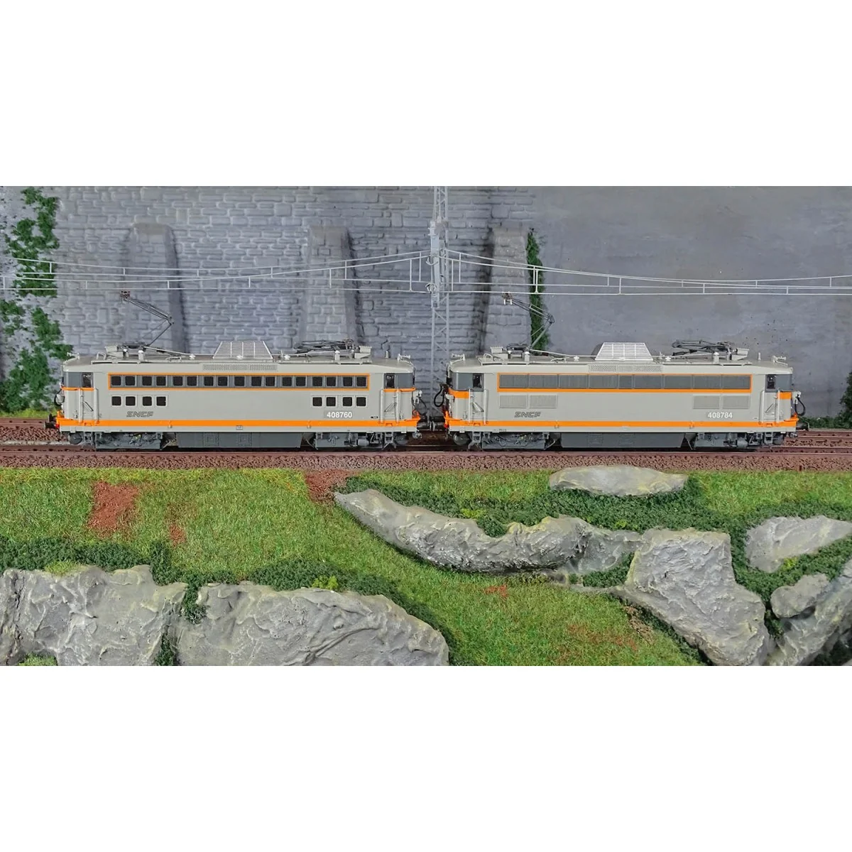 R37 HO41080 Coupling of electric locomotives BB 408760 + BB 408784,...