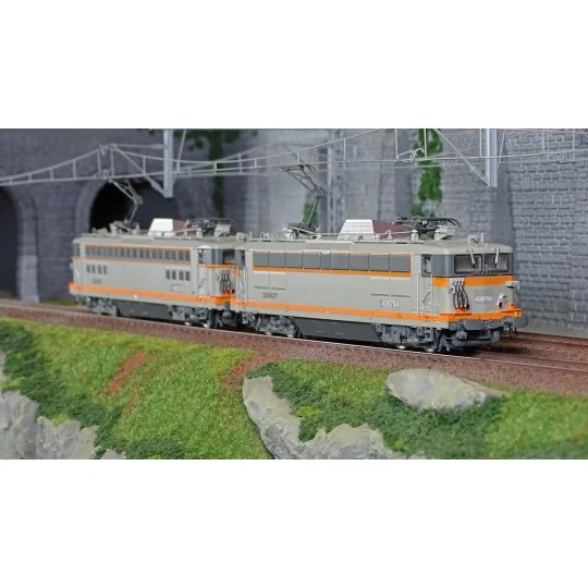 R37_HO41080-R37 HO41080 Couplage locomotives électriques BB 408760 + BB 408784, SNCF, Gris béton, Chambéry