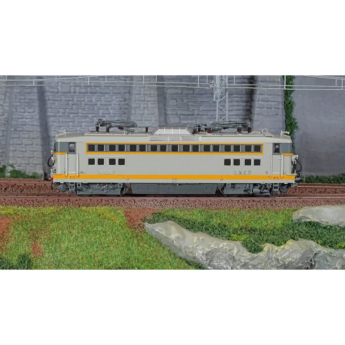 R37 HO41085 Electric locomotive BB 17101, SNCF, green, La Chapelle ...