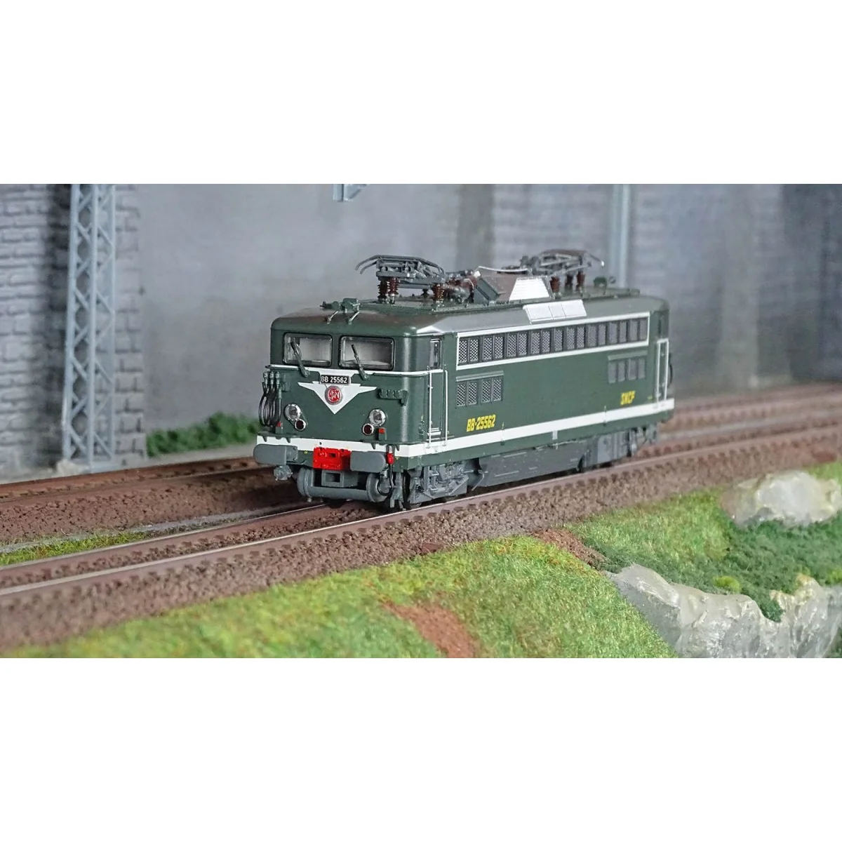 R37 HO41086DS Electric locomotive BB 25562, SNCF, green, SAGEM buff...