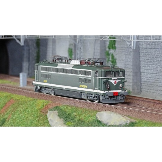 R37_HO41088DS-R37 HO41088DS Locomotive électrique BB 25574, SNCF, verte, tampons U6, étrave, Dijon, digital sonorisée