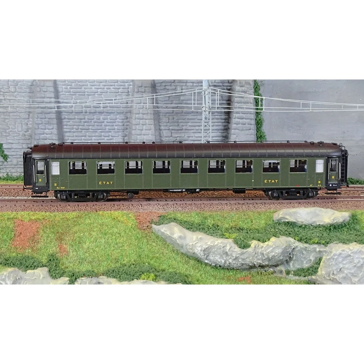Models Word 40928 OCEM RA Cars, B9 yfi, green, black roof and chass...