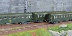 Models Word 40933 Set de 3 voitures OCEM R.A., B9, vert 301, châssis gris, marquage UIC, SNCF Models World MW_40933 - 1