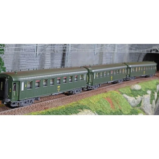MW_40933-Models World 40933 Set of 3 OCEM RA coaches, B9, green 301, grey chassis, UIC markings, SNCF