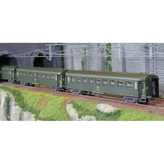 MW_40933-Models World 40933 Set of 3 OCEM RA coaches, B9, green 301, grey chassis, UIC markings, SNCF