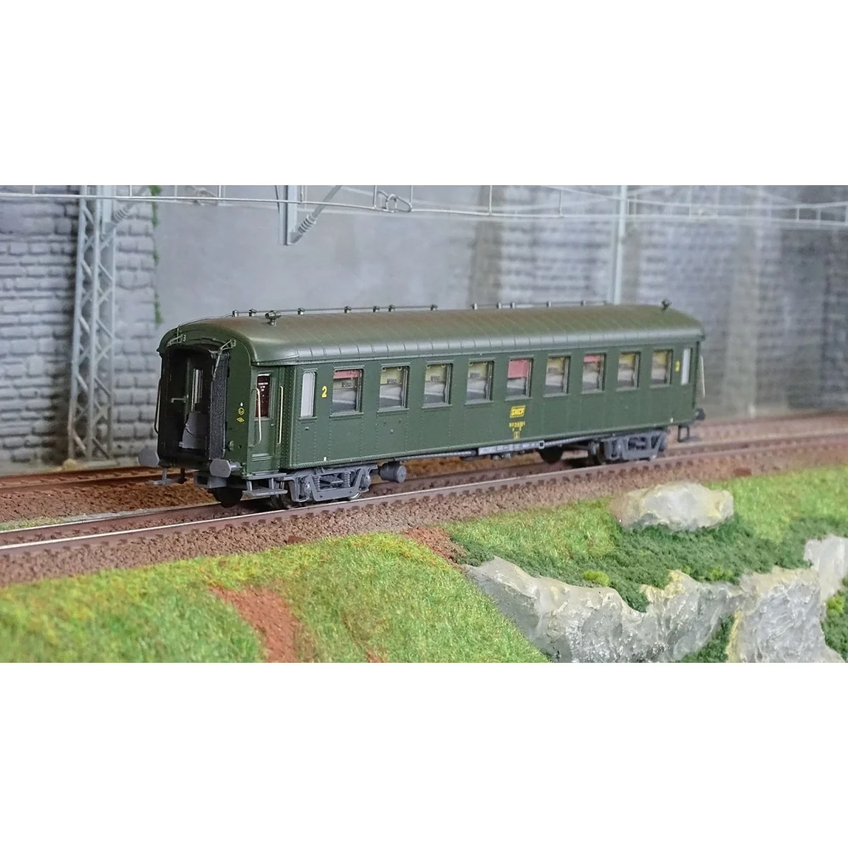 Models Word 40934 OCEM RA coaches, B9, green 301, grey chassis, UIC...