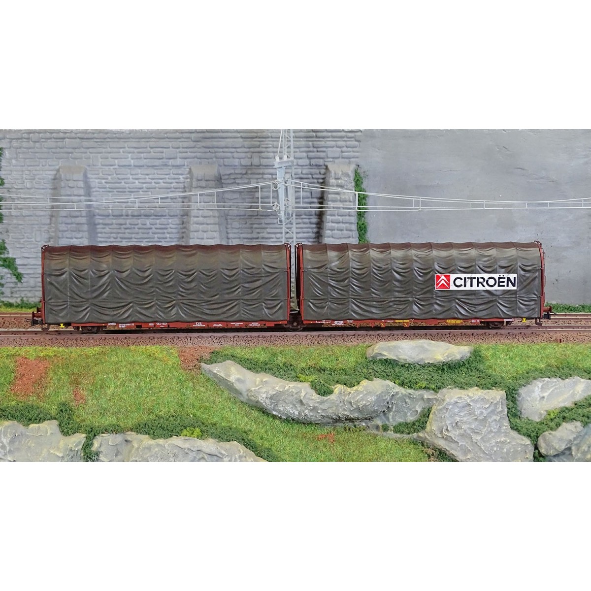 Jouef HJ6253 3-axle covered wagon, Lailps type, SNCF, brown/grey li...