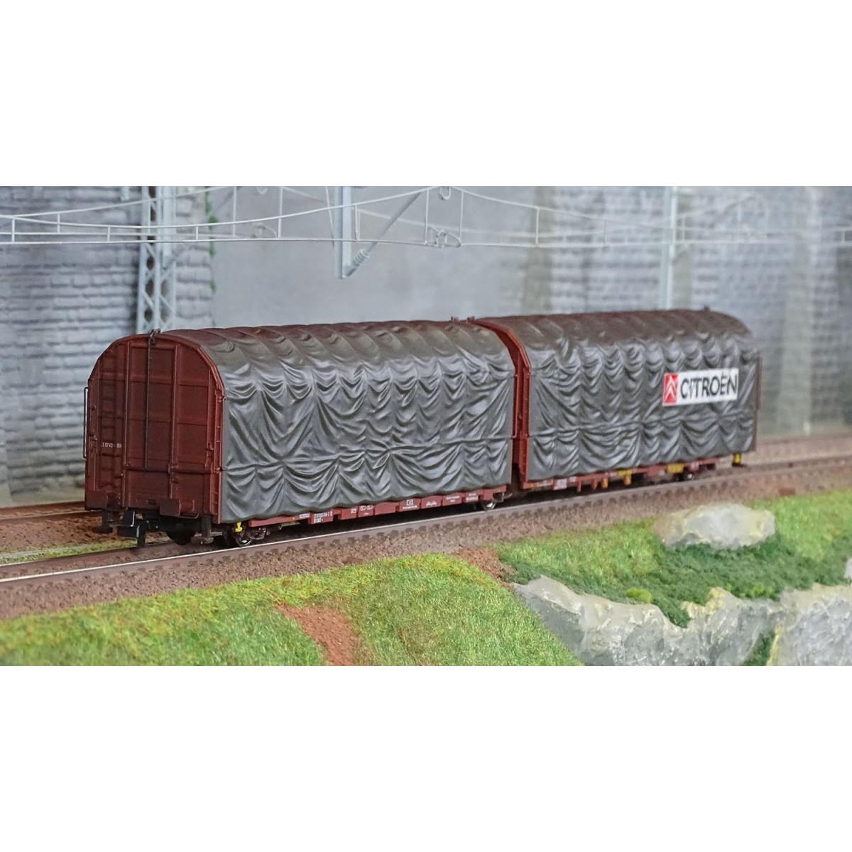 Jouef HJ6253 3-axle covered wagon, Lailps type, SNCF, brown/grey li...