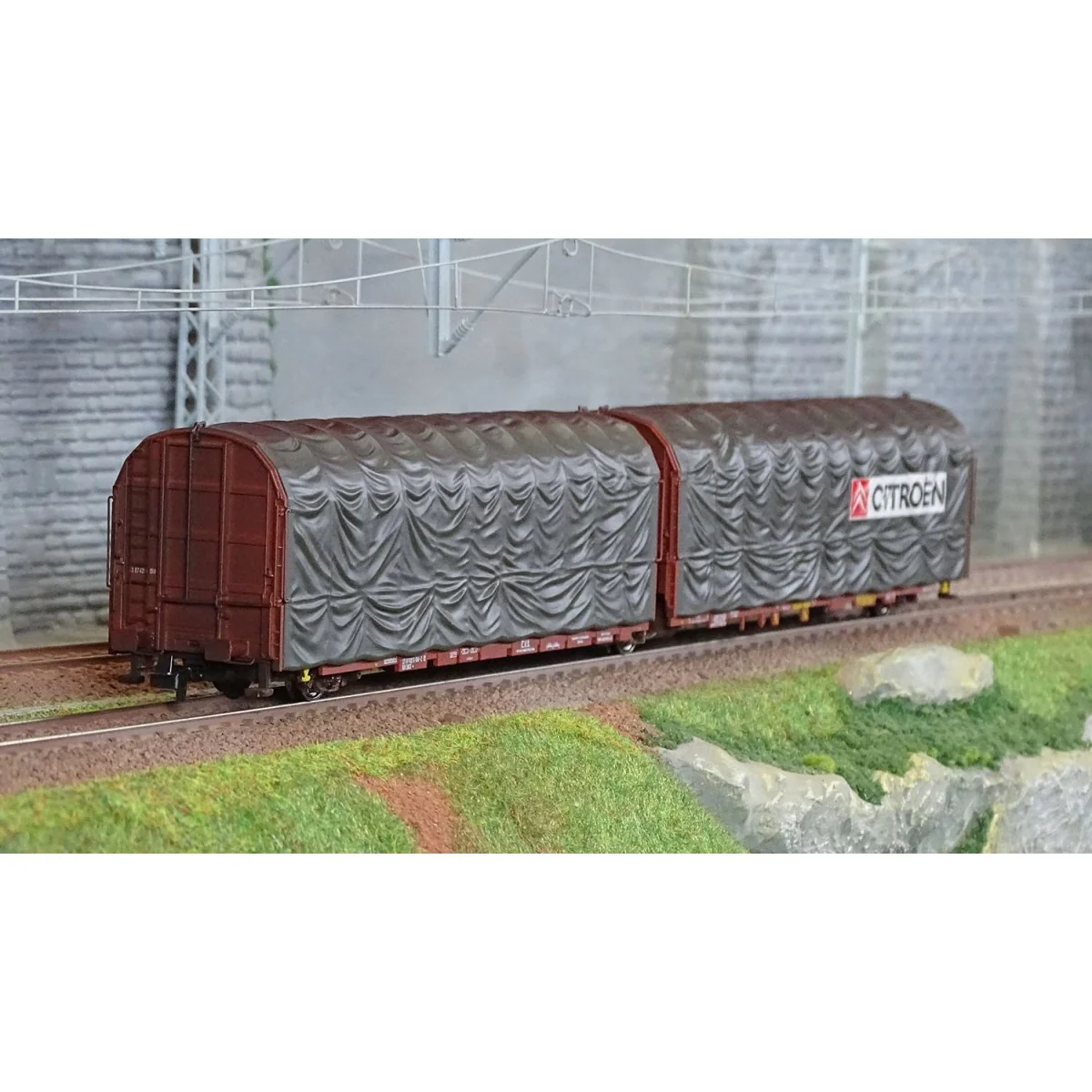 Jouef HJ6253 3-axle covered wagon, Lailps type, SNCF, brown/grey li... Jouef HJ6253 3-axle covered wagon, Lailps type, SNCF, brown/grey li...