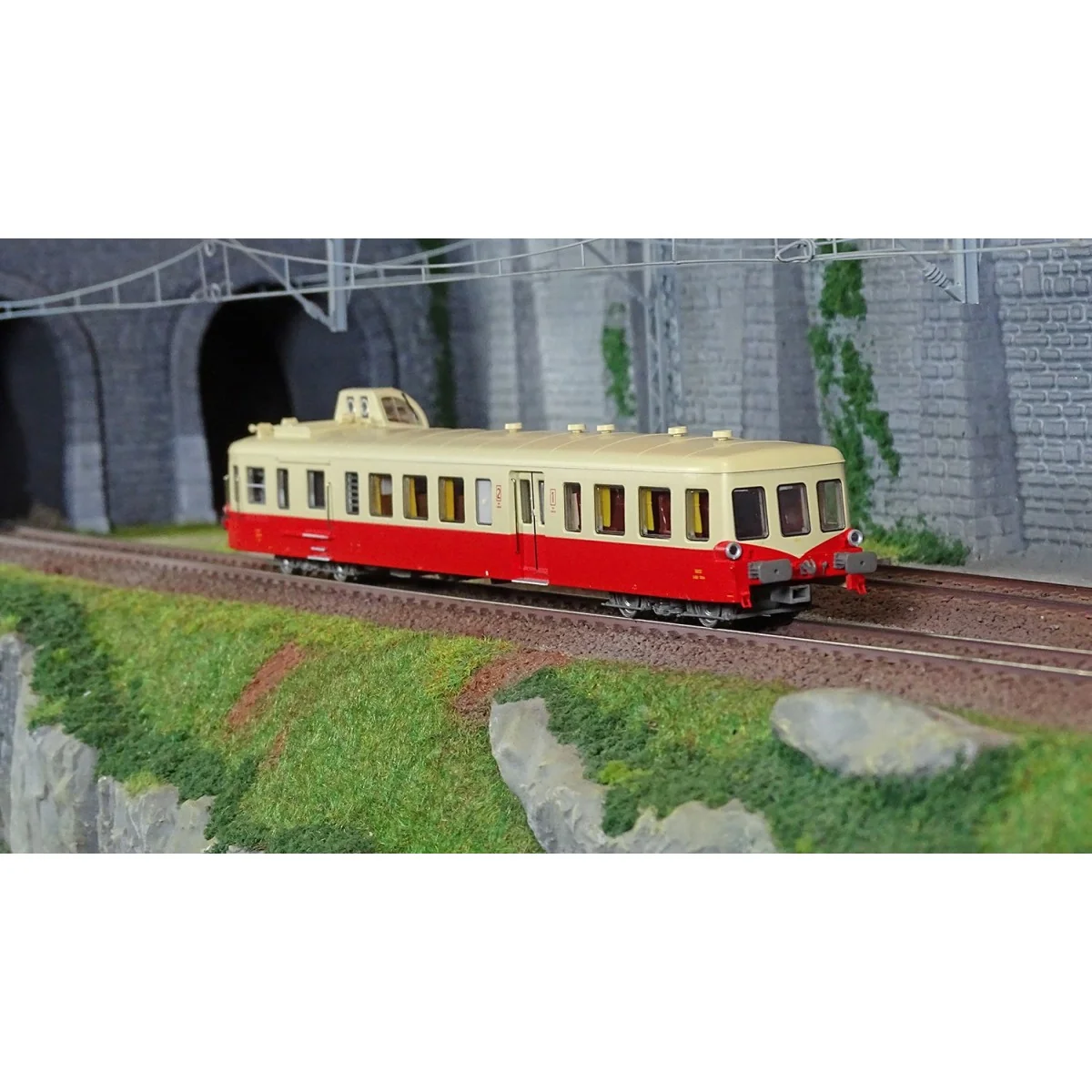 LS Models 10134 XRG 3864 Railcar, Picasso, Red/Cream, RG, 1st/2nd c...