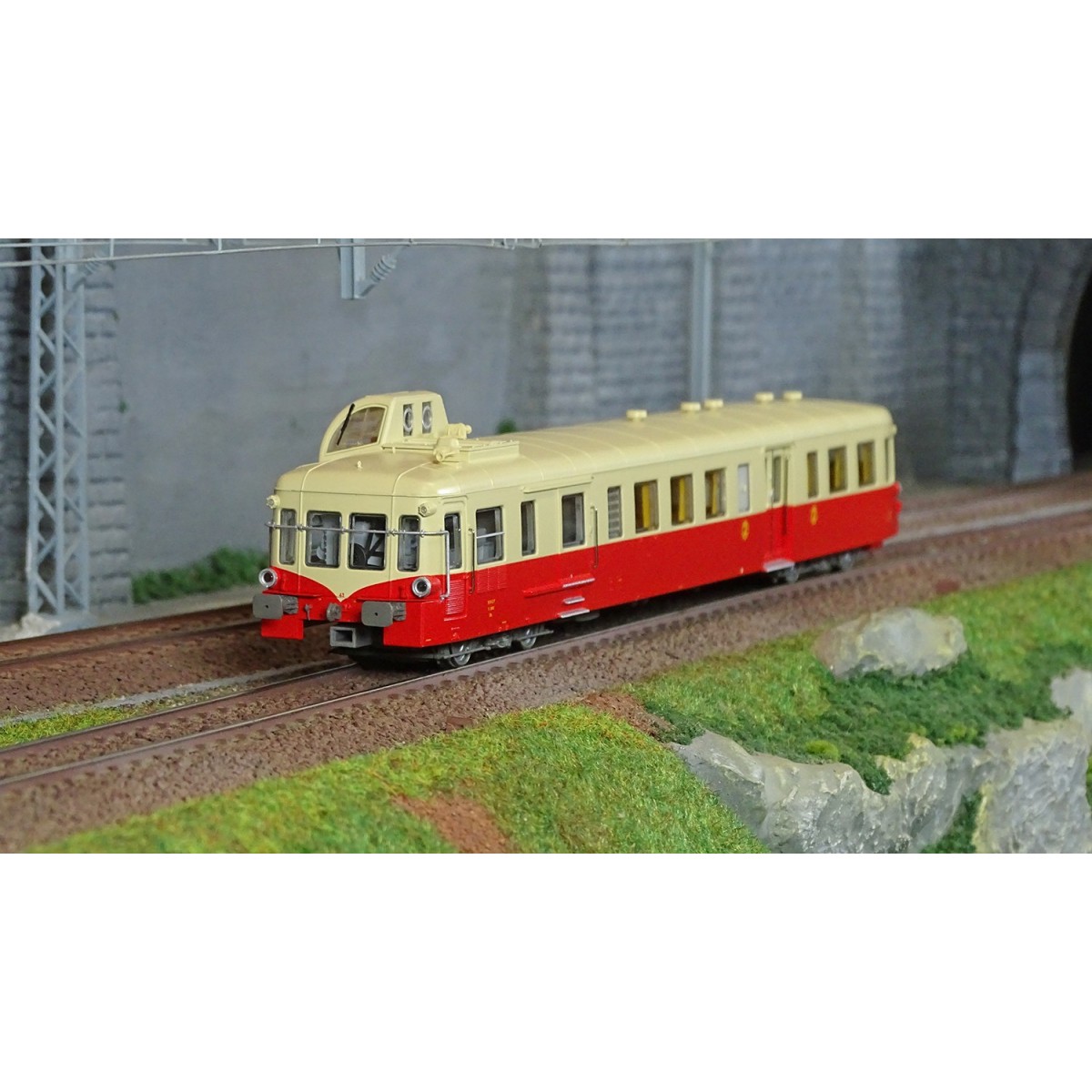 LS Models 10119 XBD 3943 Railcar, Picasso, Red/Cream, 2nd Class, Ni...