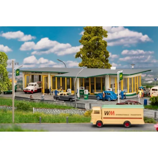 Faller 130592 Model Kit, Large BP Service Station Faller_130592-Faller 130592 Model Kit, Large BP Service Station