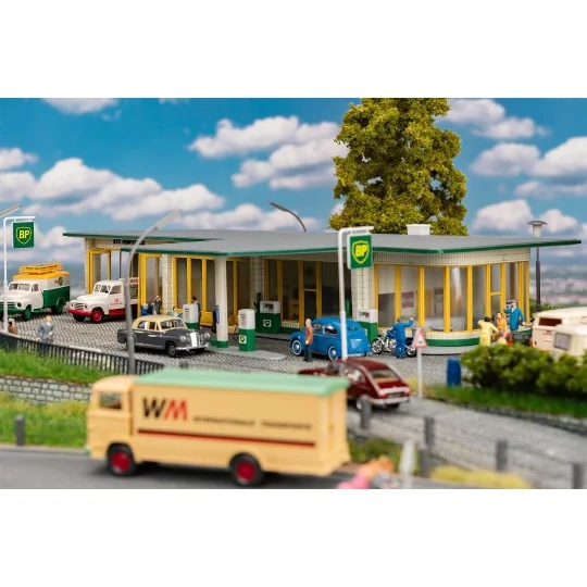 Faller 130592 Model Kit, Large BP Service Station Faller_130592-Faller 130592 Model Kit, Large BP Service Station