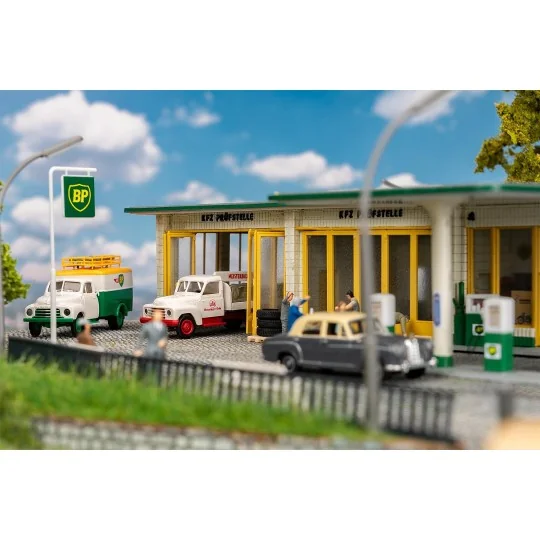Faller 130592 Model Kit, Large BP Service Station Faller_130592-Faller 130592 Model Kit, Large BP Service Station