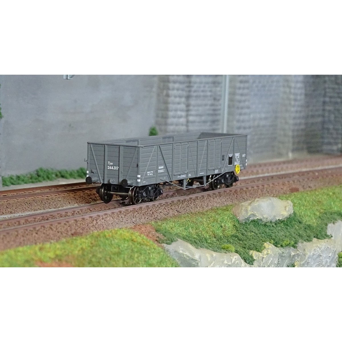 Ree Modeles WB848 PLM Dump Truck - WB-848