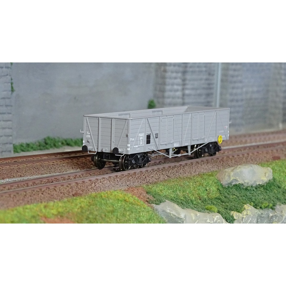 Ree Modeles WB849 MIDI Dump Truck - WB-849