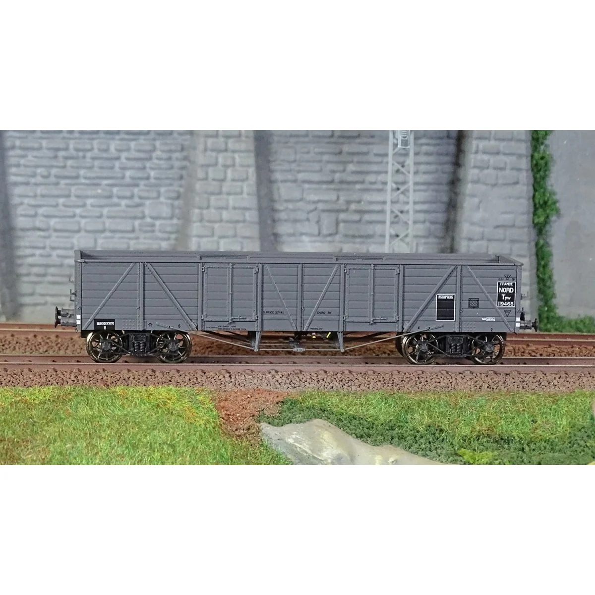 Ree Modeles WB850 Construction Wagon Dump Truck NORD