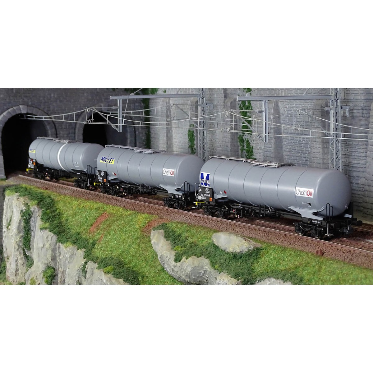 Roco 6600091 Set de 3 wagons citernes, type Zacns, MILLET Roco Roco_6600091 - 6