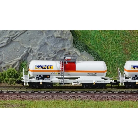 Trix_18266-MiniTrix 18266 Set of 3 bogie tank wagons, Millet, N scale