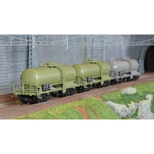 Marklin_46463-Marklin 46463 Set of 3 Zaes (Rah) type bogie tank wagons, CSD