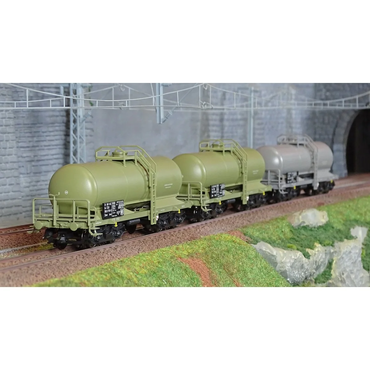 Marklin 46463 Set of 3 Zaes (Rah) type bogie tank wagons, CSD - Mar...