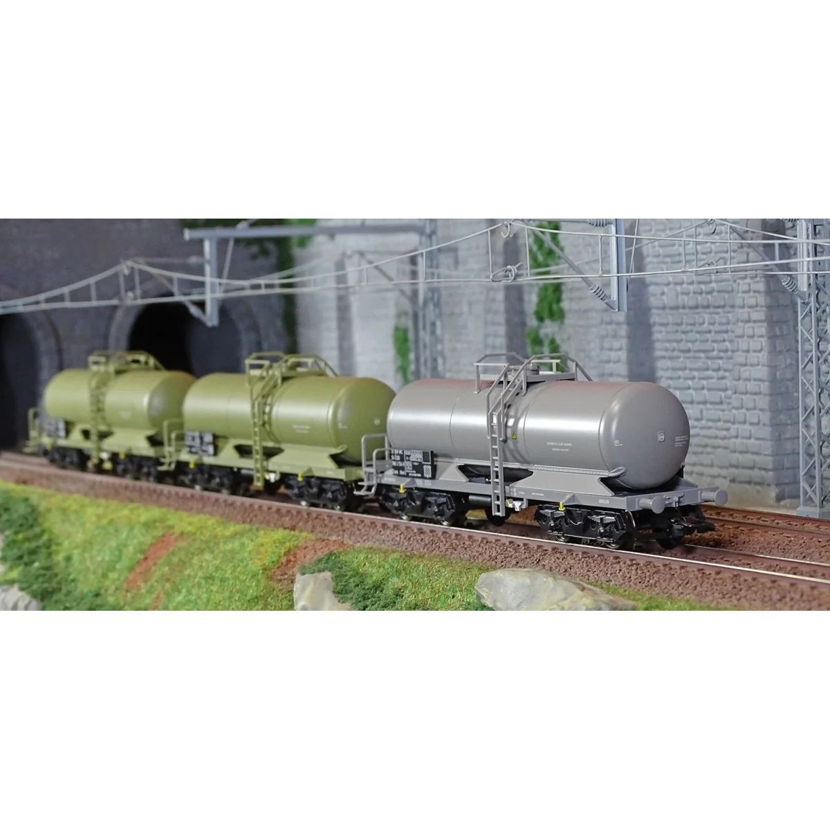Marklin 46463 Set of 3 Zaes (Rah) type bogie tank wagons, CSD Marklin 46463 Set of 3 Zaes (Rah) type bogie tank wagons, CSD