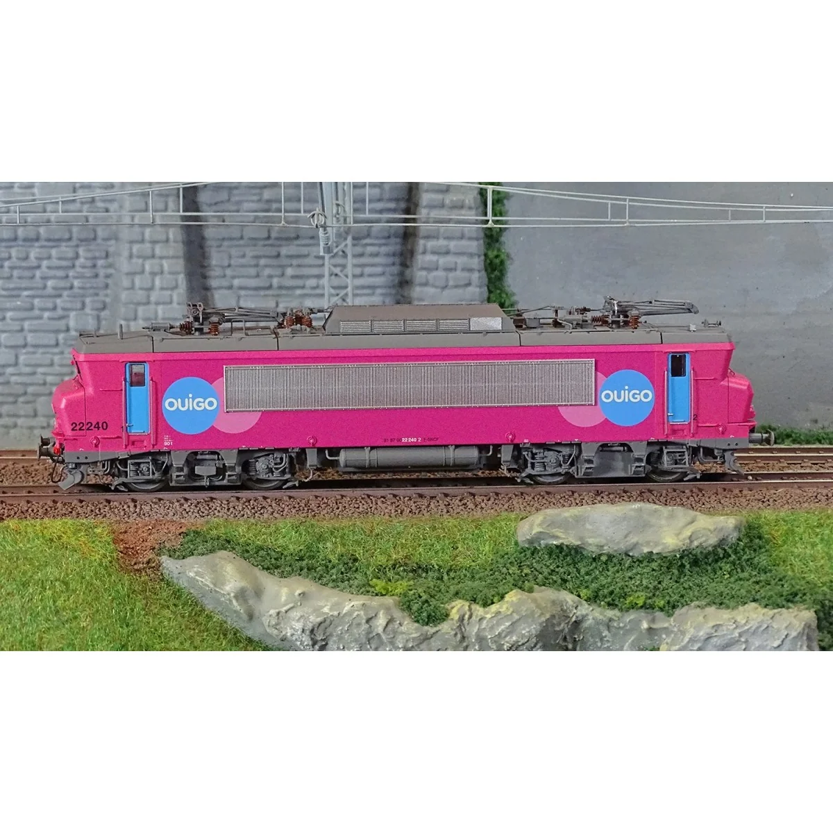 LS Models 11106S SNCF BB 22240 electric locomotive, OUIGO livery, C...